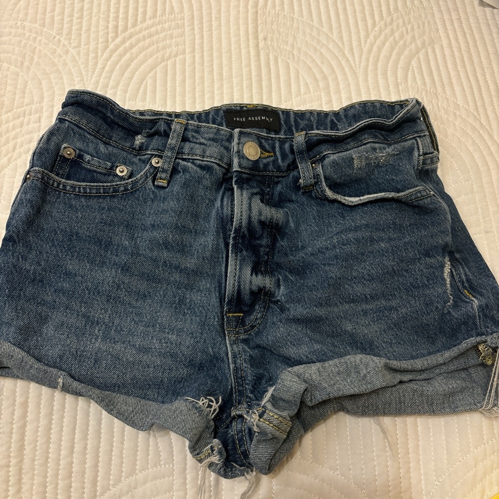 #freeassembly Blue Jean shorts 😍
